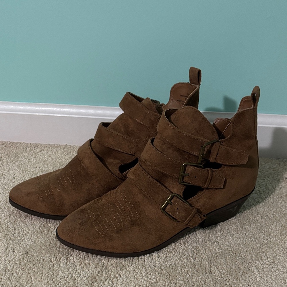 Universal Thread Tan Suede Ankle Booties